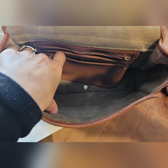 Rare Vintage Dooney and Bourke Essex All Weather Ivory Leather With British Tan - Picture 10 of 15